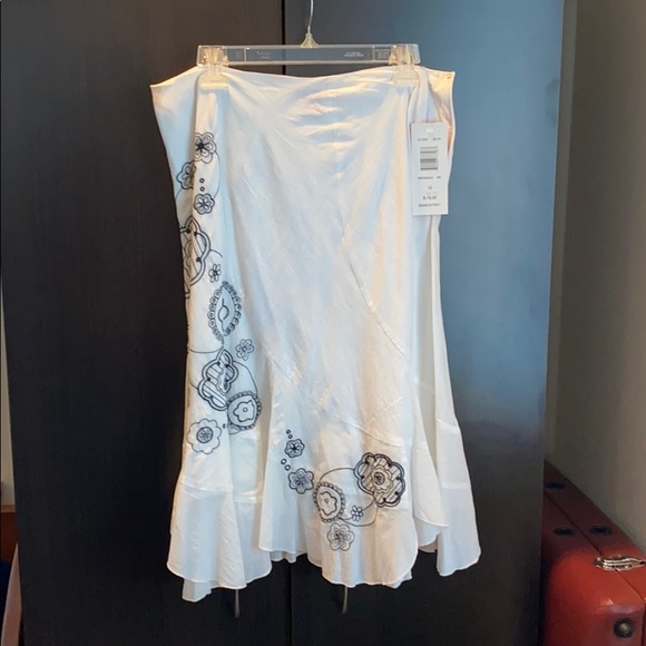 Sunny Leigh White Summer Skirt - Picture 1 of 8